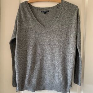 American Eagle gray V neck sweater